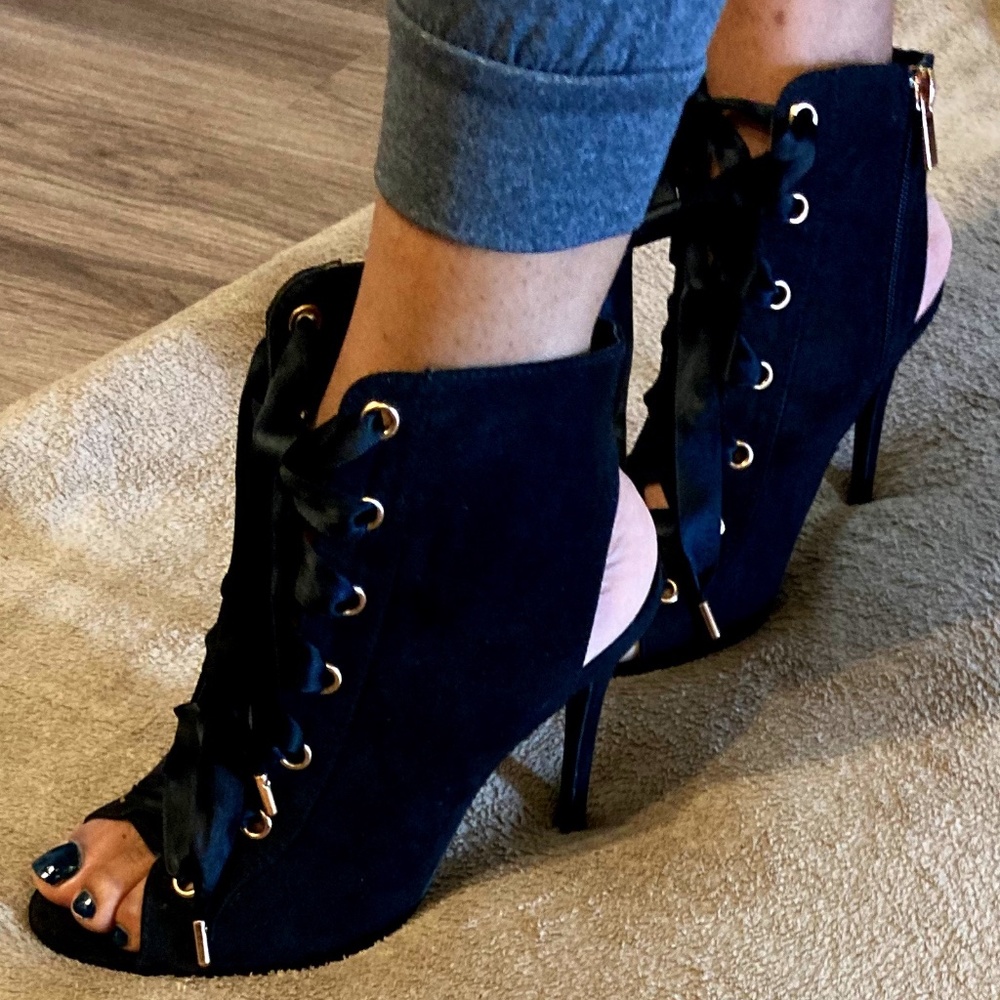 Royals-53XM lace up Black heels